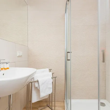 Metro Plocka Exquisite By Renters *