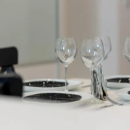 Metro Plocka Exquisite By Renters *