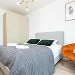 Metro Plocka Exquisite By Renters Daire Varşova