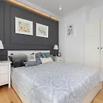 Metro Plocka Exquisite By Renters Varşova