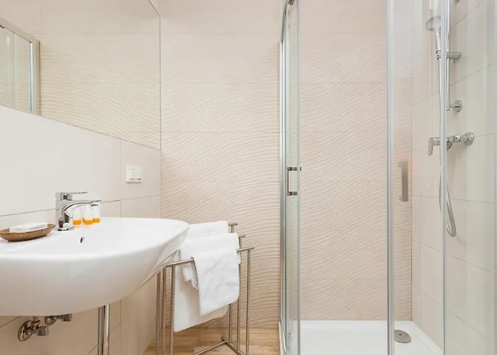 Metro Plocka Exquisite By Renters *