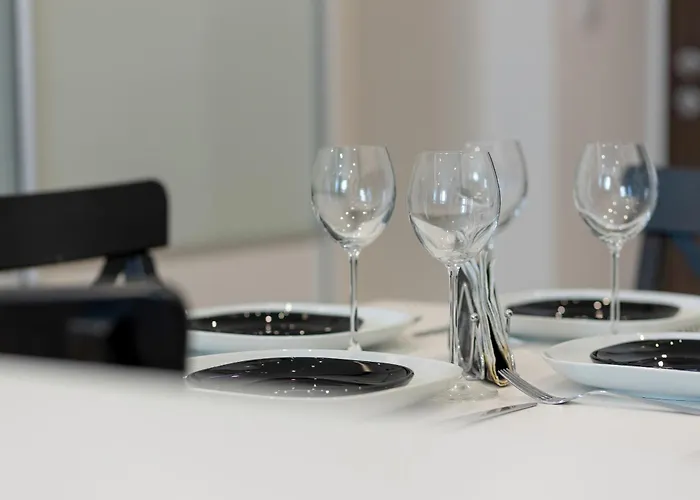 Metro Plocka Exquisite By Renters *