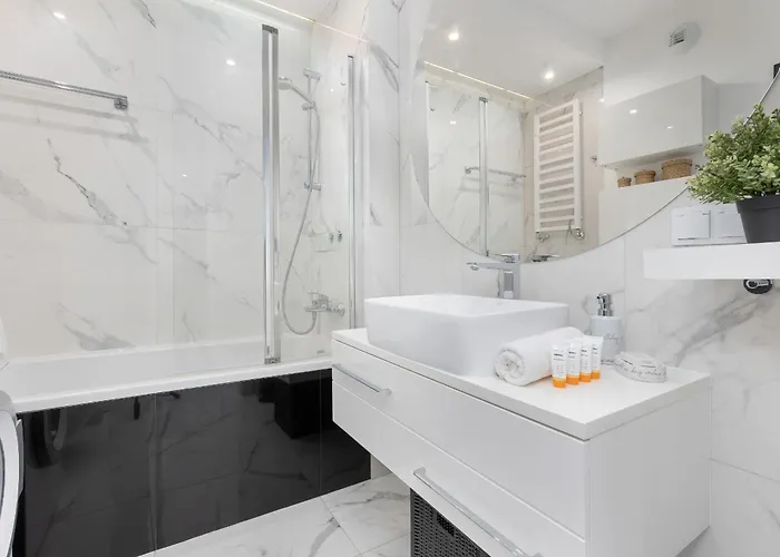 Metro Plocka Exquisite By Renters * Warsaw