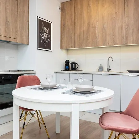 Metro Plocka Exquisite By Renters Apartamento Varsóvia