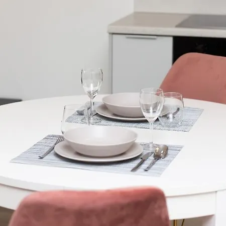 Metro Plocka Exquisite By Renters *