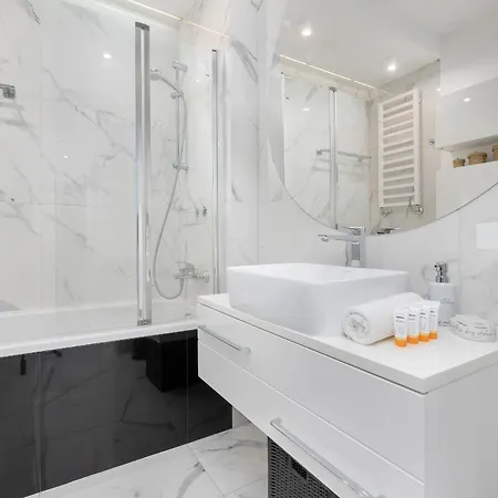 Metro Plocka Exquisite By Renters * Warsaw
