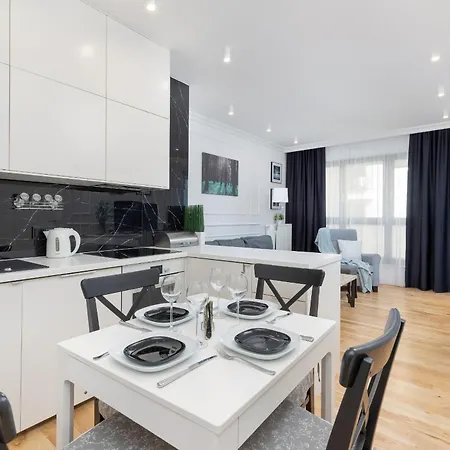 Metro Plocka Exquisite By Renters * Warsaw
